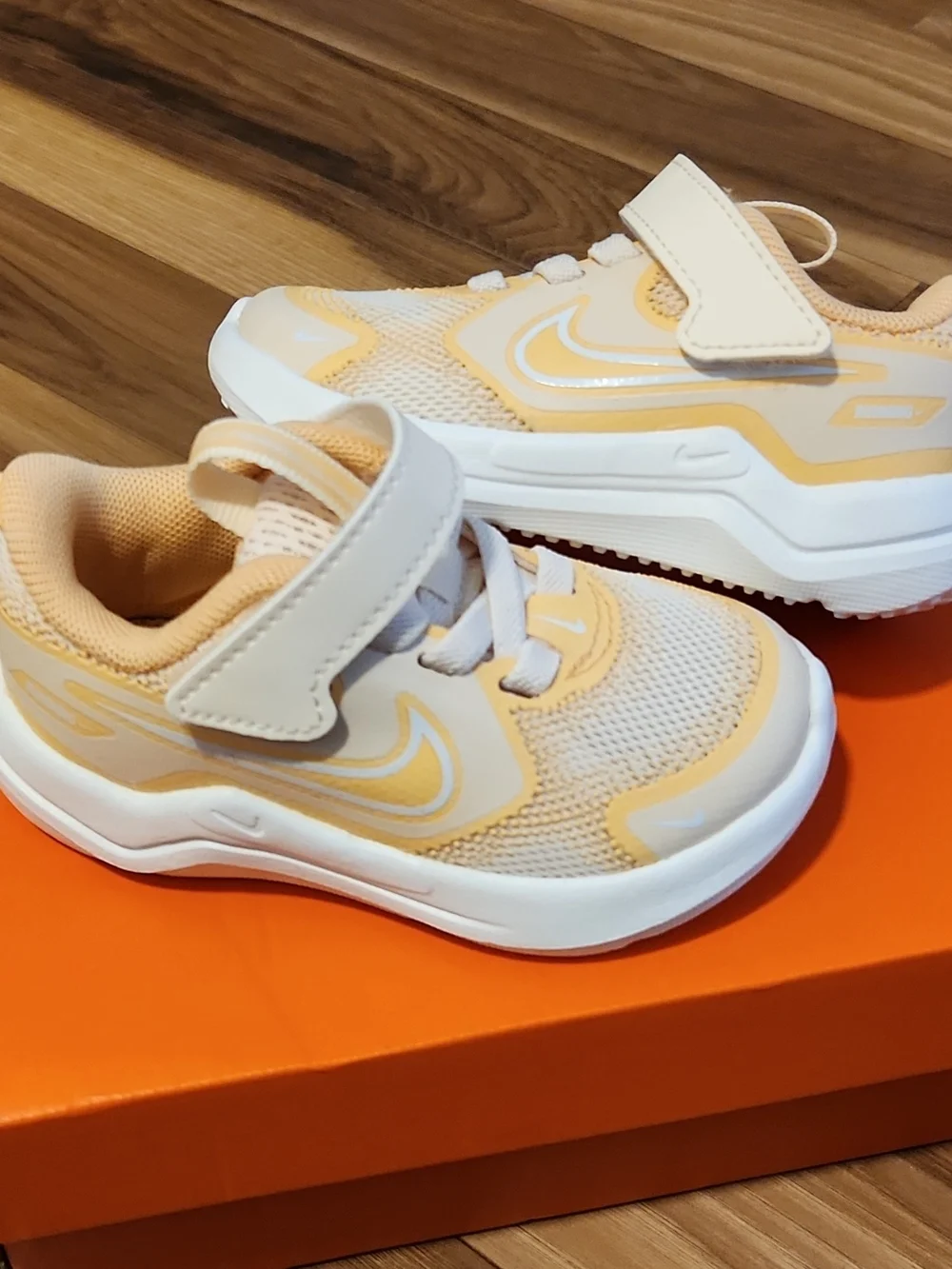Nike Cosmic Runner 5c Kids Peach & White Velcro Sneakers New With Box [ Yellow ]